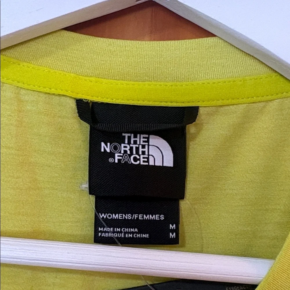 ⭐️The North Face Size Medium Green Twist Back Activewear Top - Picture 5 of 7
